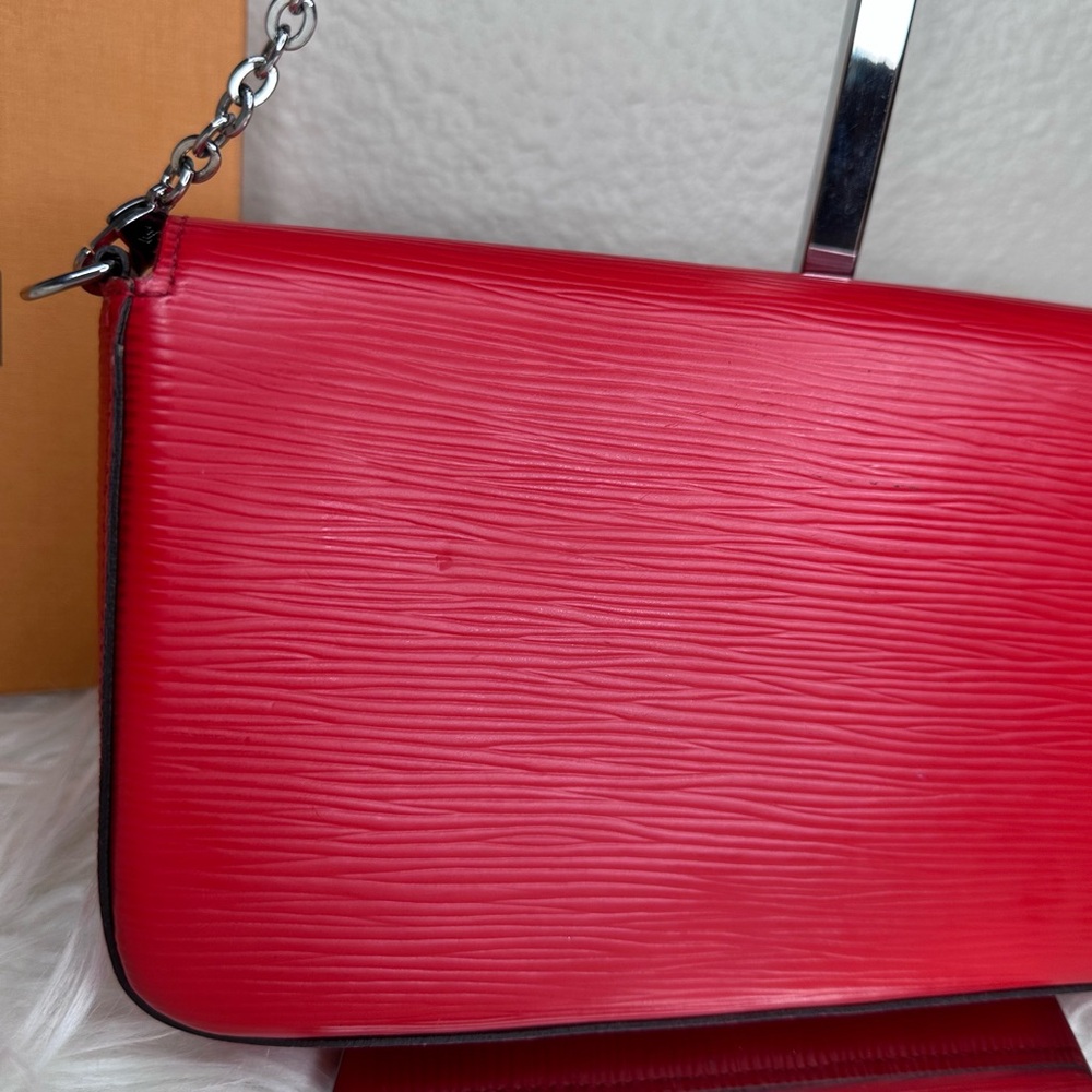 Louis Vuitton Red Felicie Pochette in EPI Leather - Picture 9 of 16